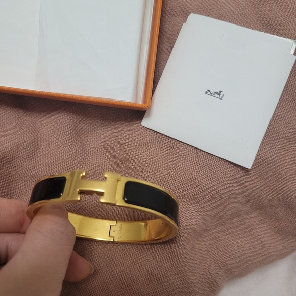 Hermes Clic H Bracelet in Black/Gold - Picture 4 of 11